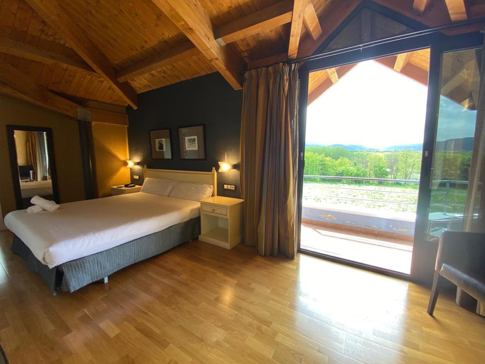 לומבייר Roomrural Hotel Iru-Bide מראה חיצוני תמונה