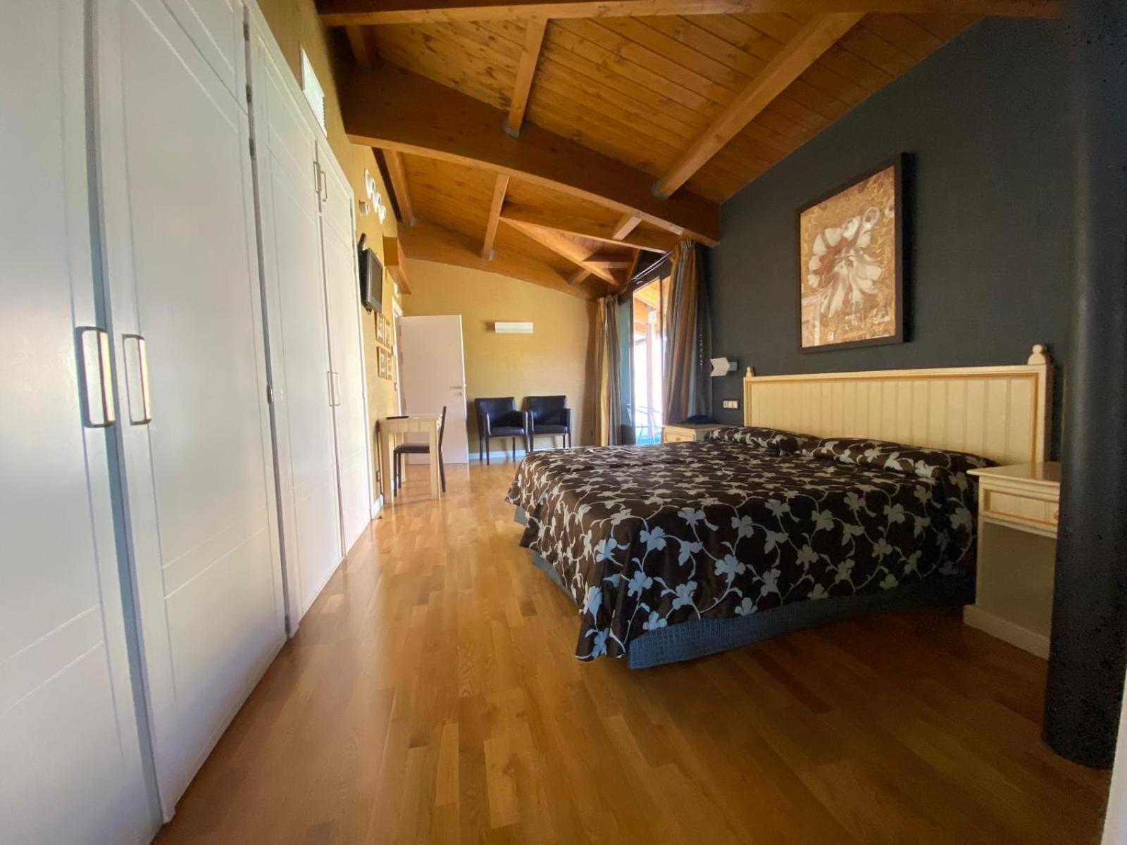 לומבייר Roomrural Hotel Iru-Bide מראה חיצוני תמונה